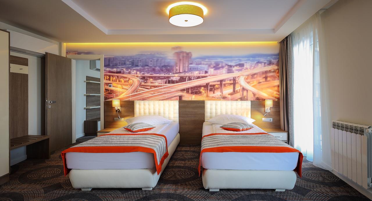 Plaza35 Aparthotel Sibiu Bagian luar foto