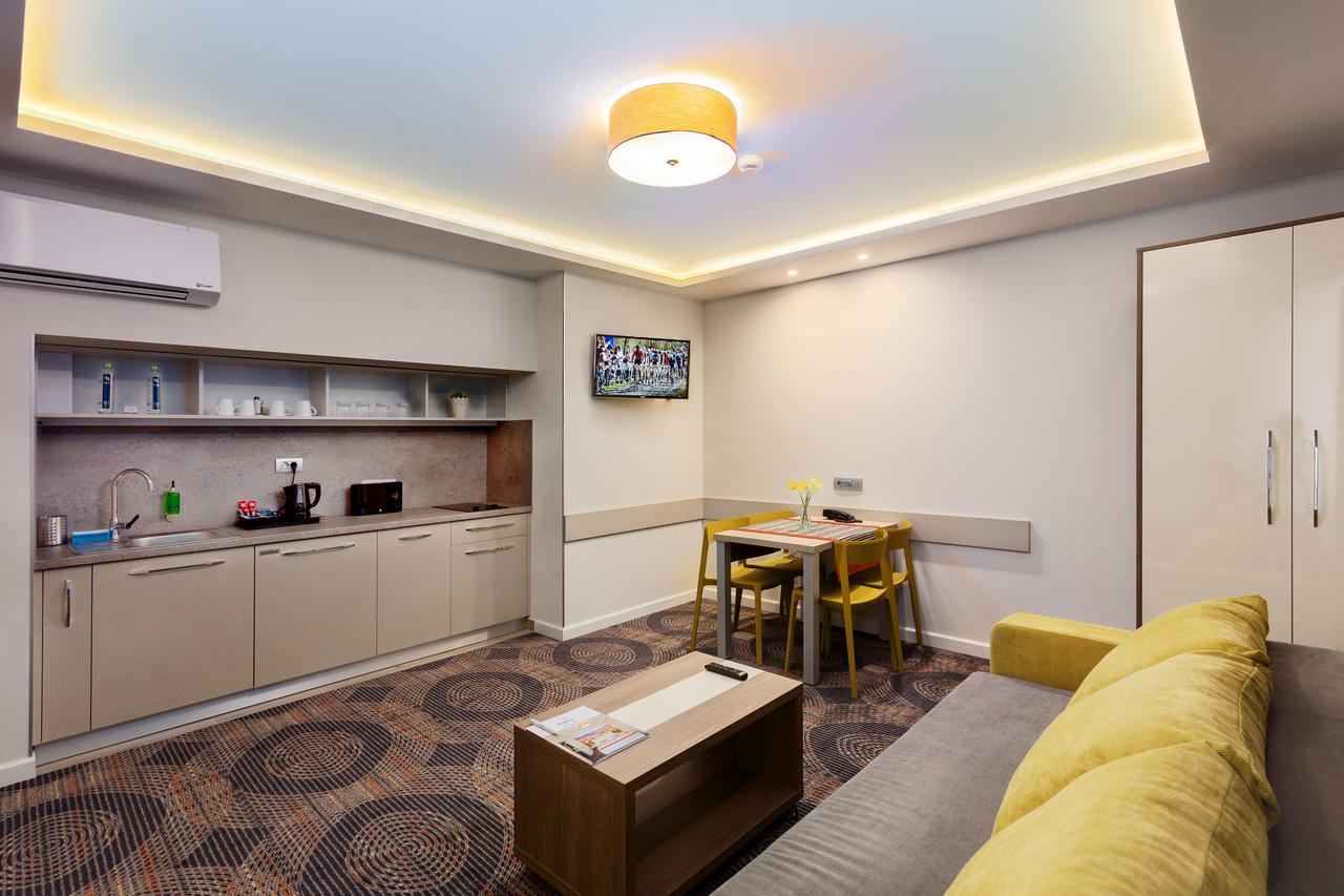 Plaza35 Aparthotel Sibiu Bagian luar foto
